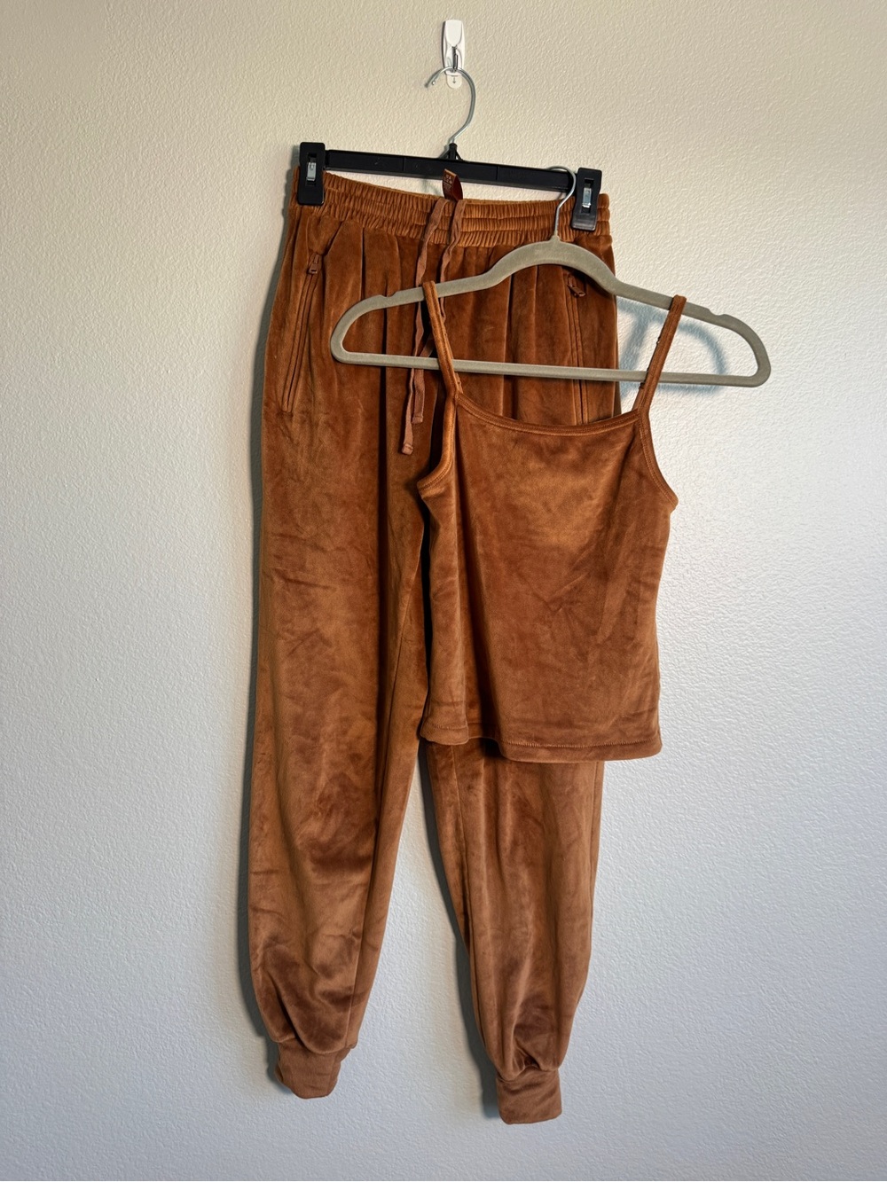 SKIMS SET: Velour Tank and Matching Joggers in Copper Brown - S